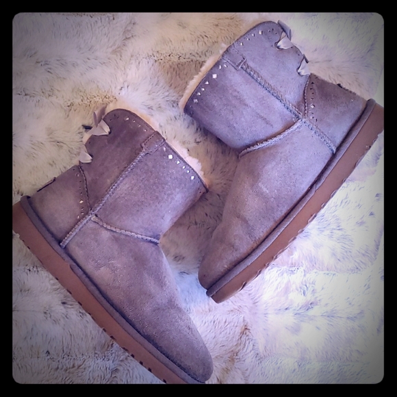UGG Shoes - UGG Dixi Flora Perf Grey Size 9